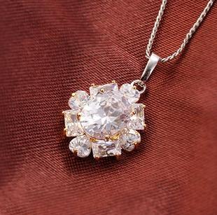 26x15mm CZ CLUSTER PENDANT+FREE CHAIN